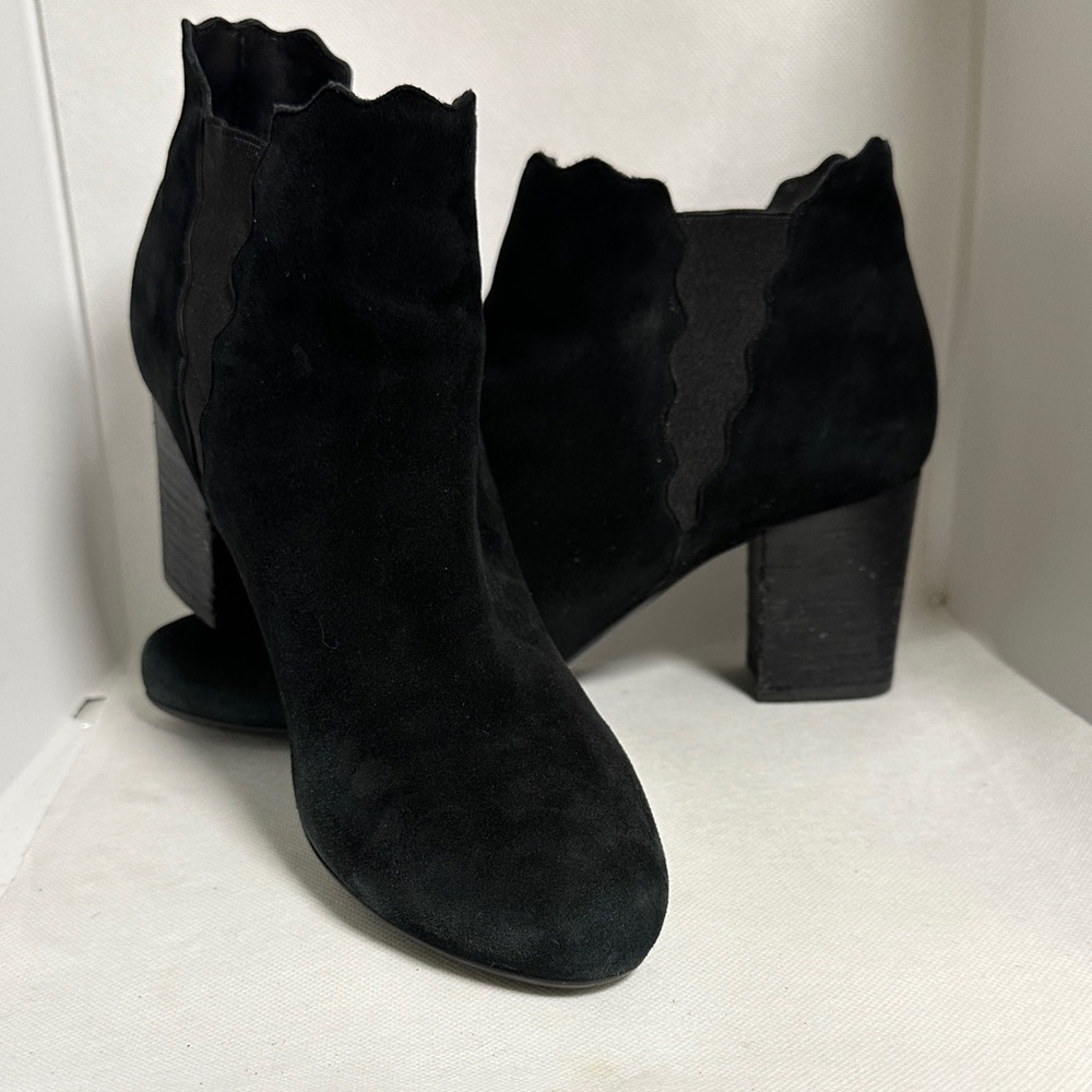 Vaneli Black Suede Scalloped Ankle Boots – Women’s Size 9